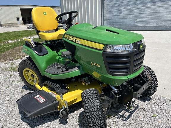 Image of John Deere X739 equipment image 3