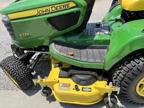 Image of John Deere X739 equipment image 1