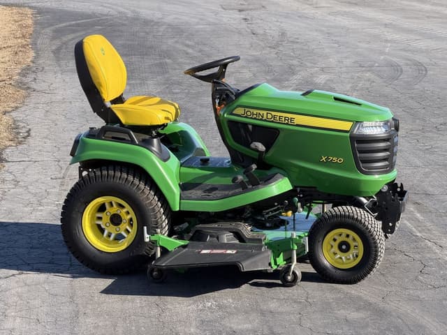 Image of John Deere X750 equipment image 4