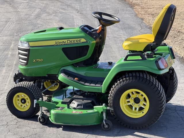 Image of John Deere X750 equipment image 3