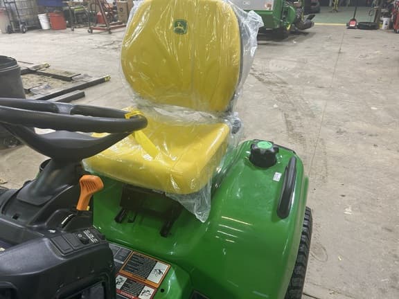 Image of John Deere X750 equipment image 4