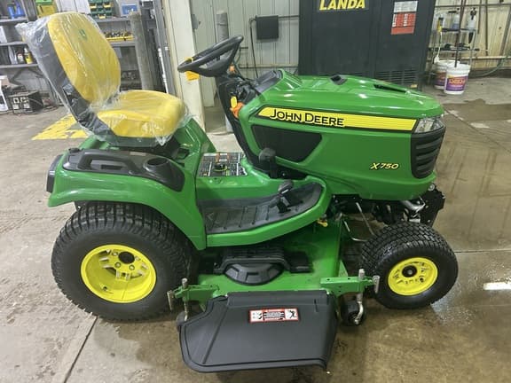Image of John Deere X750 equipment image 1