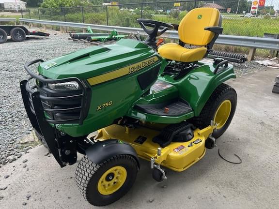 Image of John Deere X750 equipment image 3
