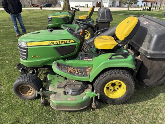 Image of John Deere X750 equipment image 1