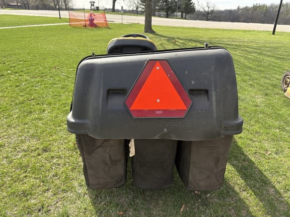 Image of John Deere X750 equipment image 3