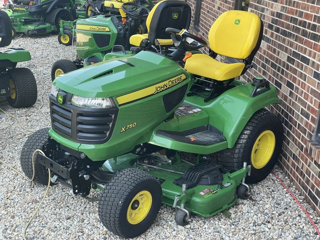Main image John Deere X750