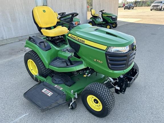 Image of John Deere X750 equipment image 4