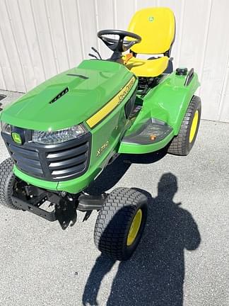 Image of John Deere X750 equipment image 1