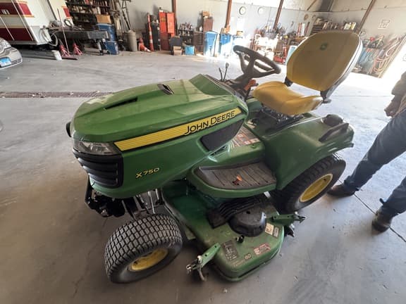 Image of John Deere X750 equipment image 1