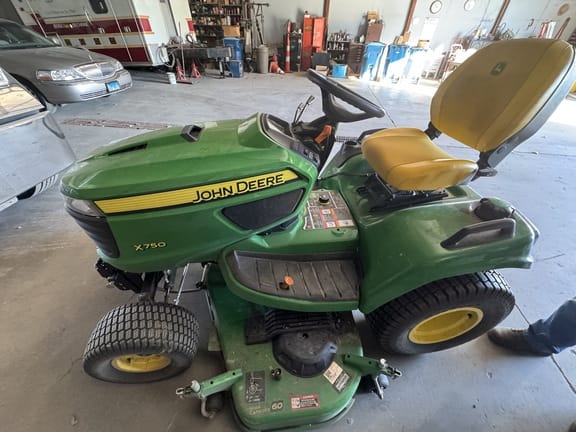 2023 John Deere X750 Equipment Image0