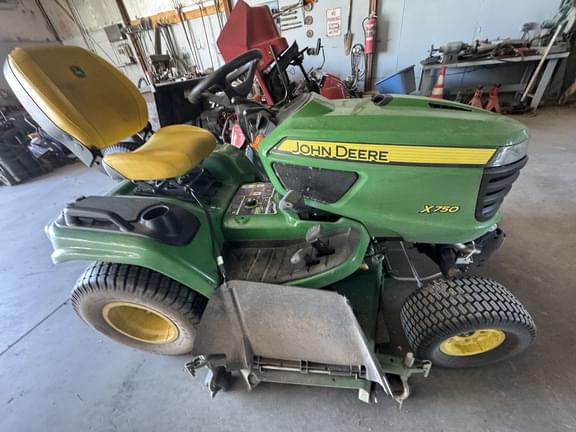 Image of John Deere X750 equipment image 4