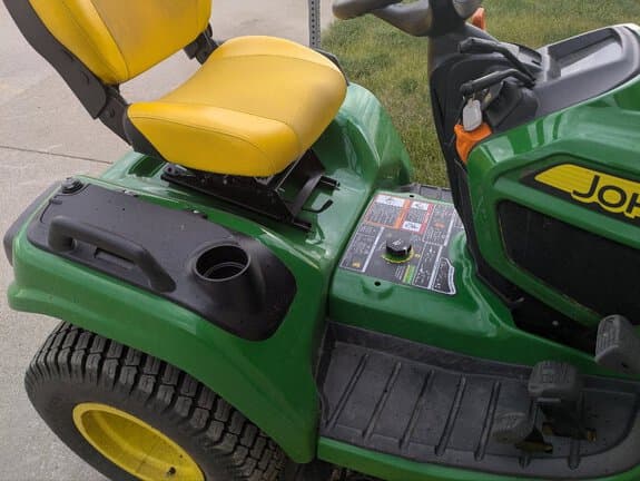 Image of John Deere X750 equipment image 3