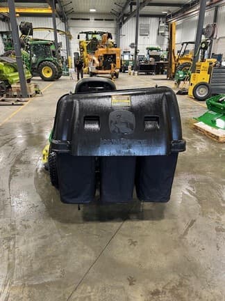 Image of John Deere X754 equipment image 3