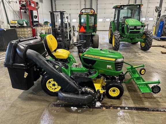 Image of John Deere X754 equipment image 2