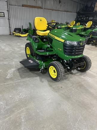 Image of John Deere X758 equipment image 3