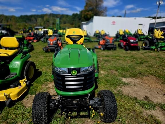 Image of John Deere X758 equipment image 3