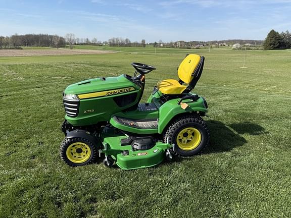 Image of John Deere X758 equipment image 2