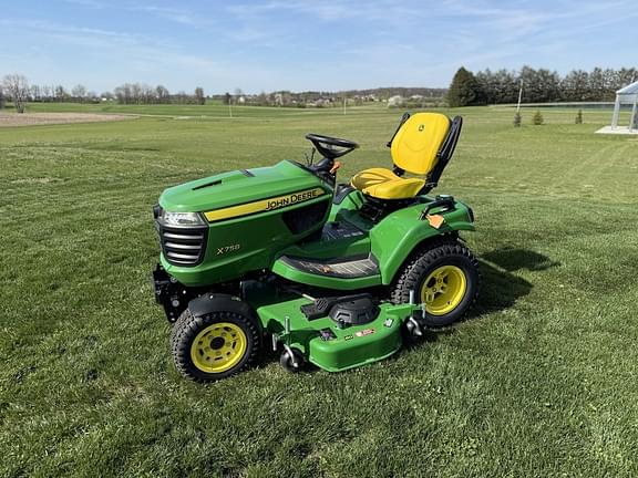 Image of John Deere X758 equipment image 1