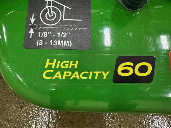 Image of John Deere X758 equipment image 3