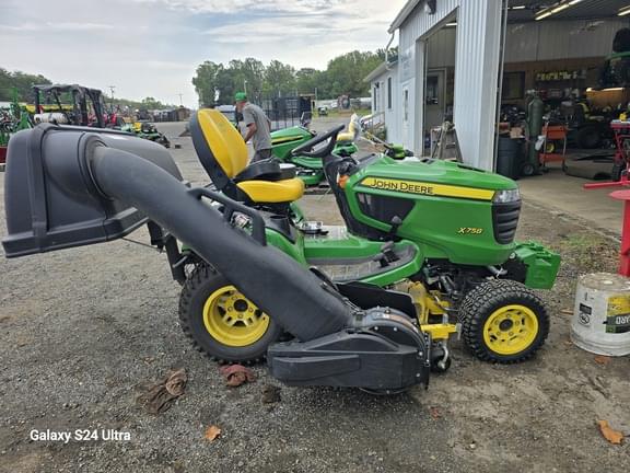 Image of John Deere X758 equipment image 1