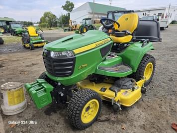 Main image John Deere X758