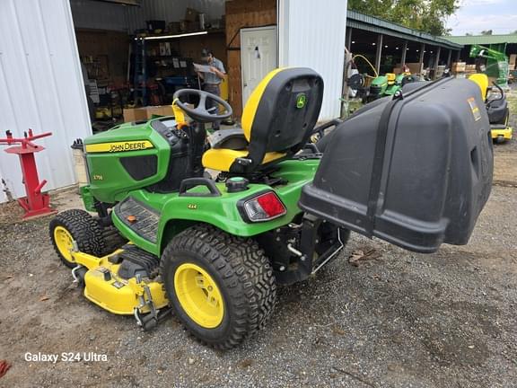 Image of John Deere X758 equipment image 2