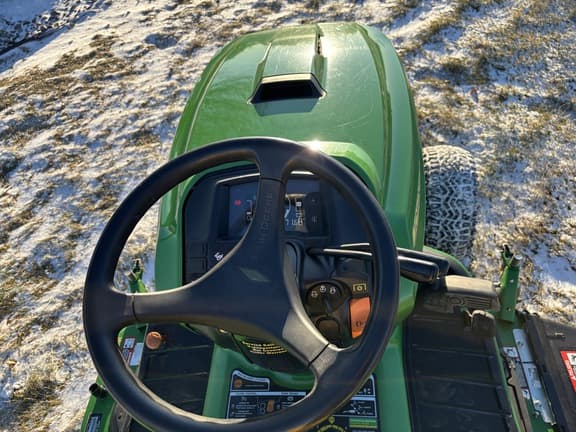 Image of John Deere X758 equipment image 4