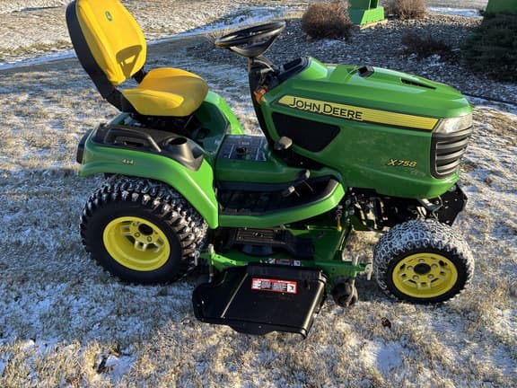Image of John Deere X758 equipment image 2