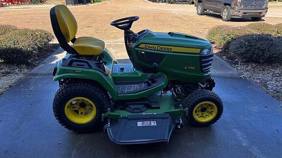 Image of John Deere X758 equipment image 4