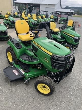 Image of John Deere X758 equipment image 3