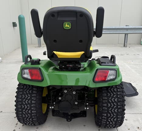 Image of John Deere X758 equipment image 3