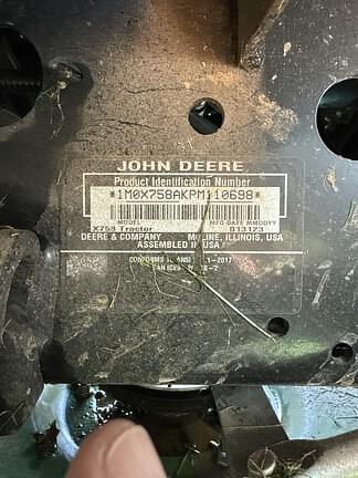 Image of John Deere X758 equipment image 3