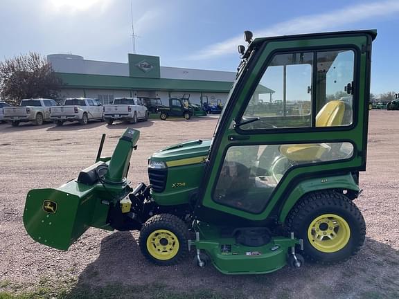 Image of John Deere X758 equipment image 1