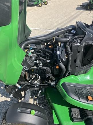 Image of John Deere X758 equipment image 3