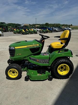 Image of John Deere X758 equipment image 3