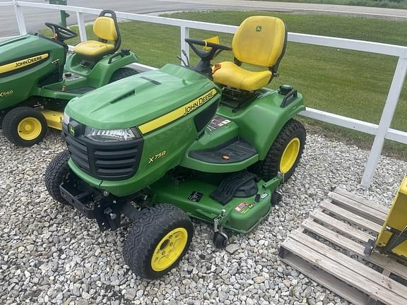 Image of John Deere X758 equipment image 2