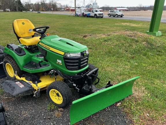 Image of John Deere X758 equipment image 1