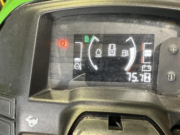Image of John Deere X758 equipment image 4