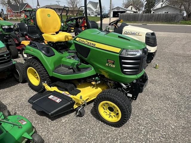 Image of John Deere X758 equipment image 3