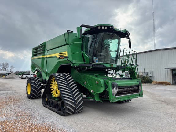 Image of John Deere X9 1000 equipment image 3