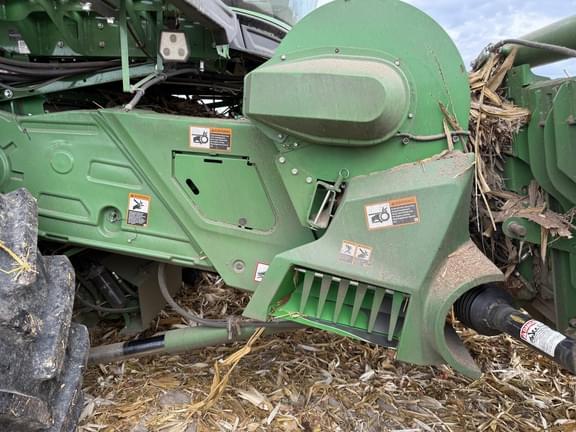 Image of John Deere X9 1000 equipment image 1