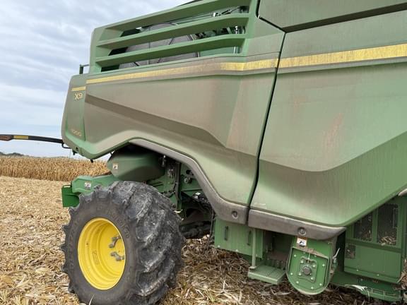 Image of John Deere X9 1000 equipment image 3