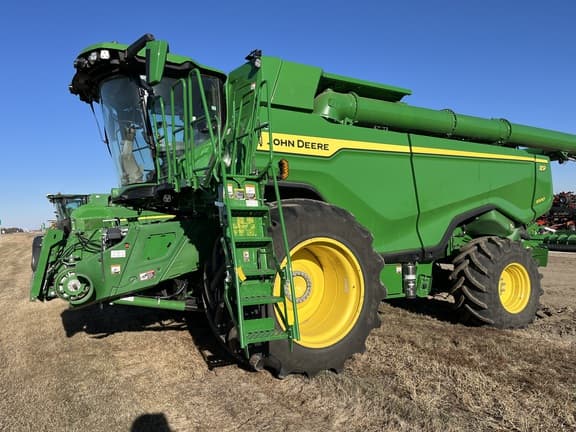 Image of John Deere X9 1000 equipment image 1