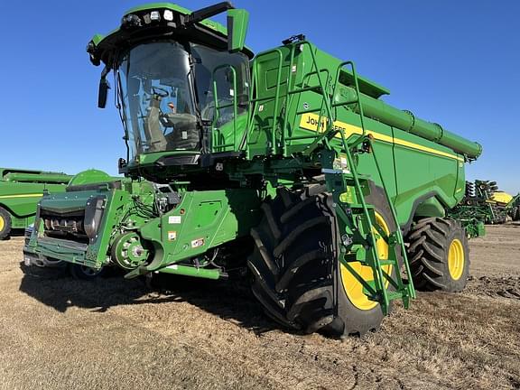 Image of John Deere X9 1000 equipment image 1