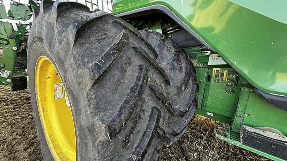 Image of John Deere X9 1000 equipment image 1