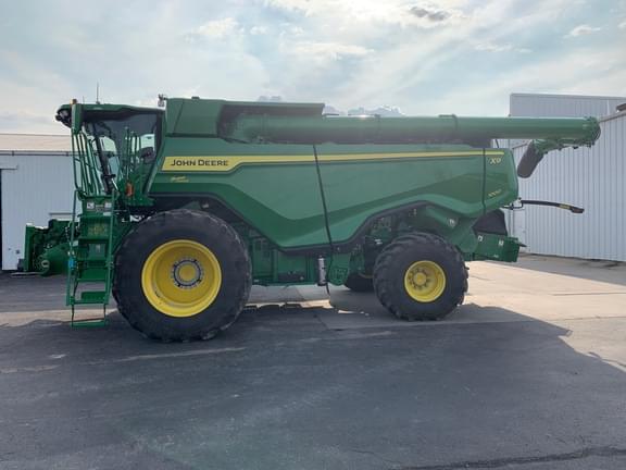 Image of John Deere X9 1000 equipment image 1