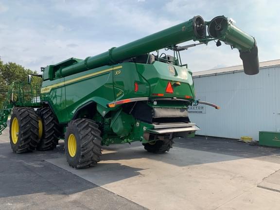 Image of John Deere X9 1000 equipment image 2