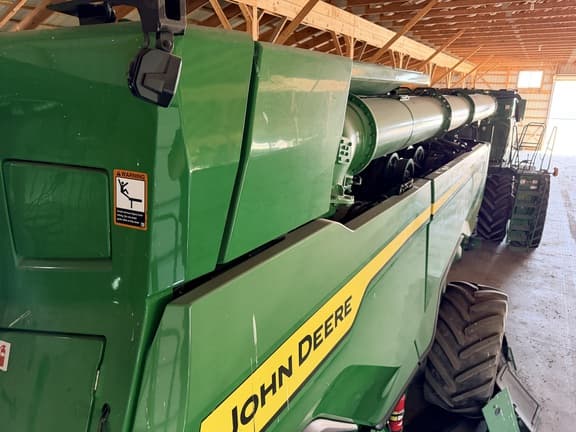 Image of John Deere X9 1000 equipment image 3