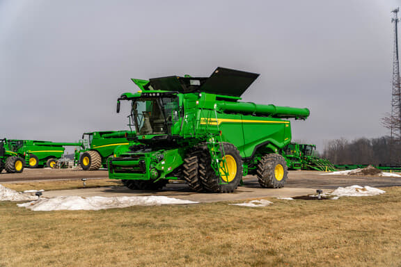 Image of John Deere X9 1000 equipment image 1