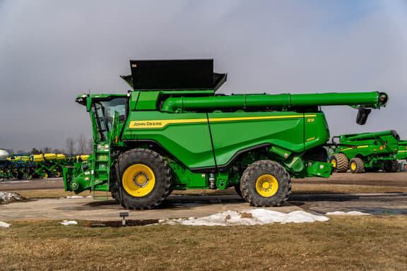Image of John Deere X9 1000 equipment image 1